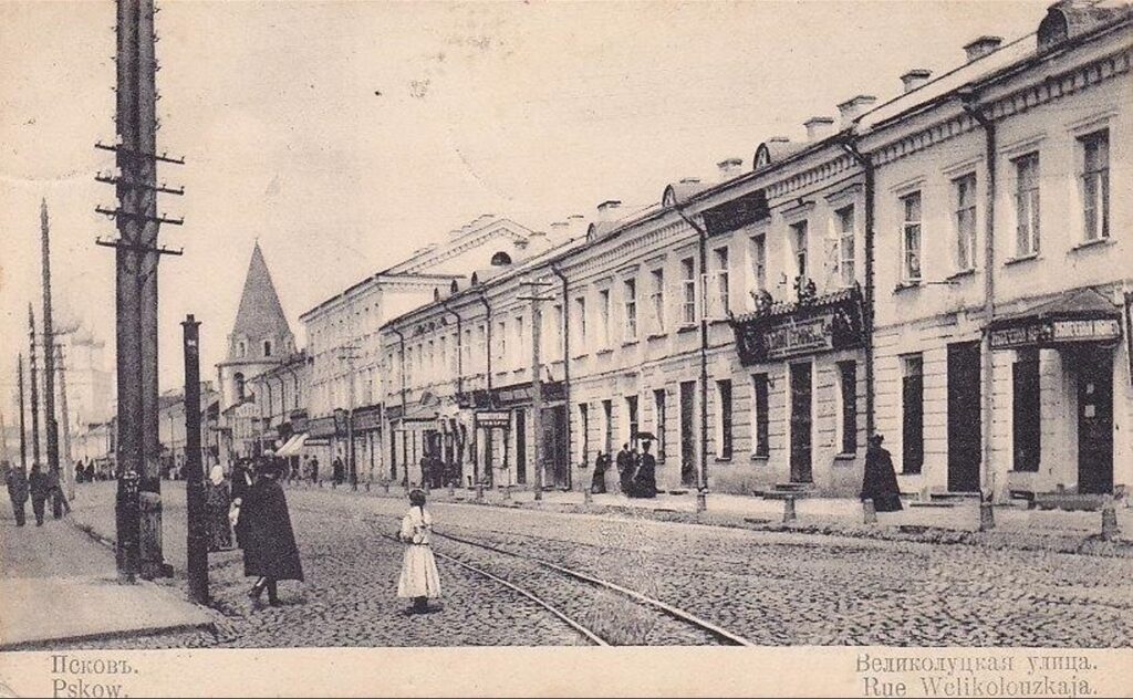 Улица Великолуцкая между улицами Плоской и Петропавловской