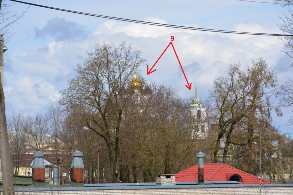 9. Троицкий собор Кремля с колокольней.