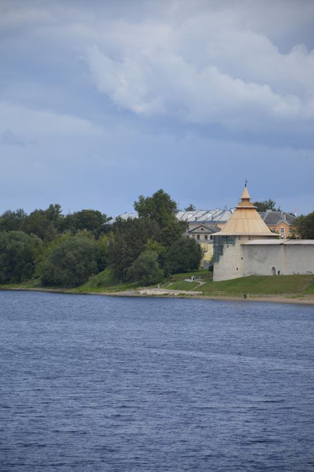 Вид на Варлаамовскую башню