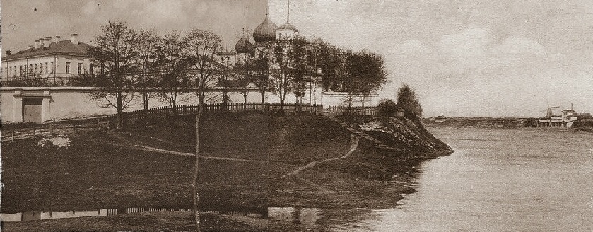 Ивановский монастырь. Склейка двух фотографий.
