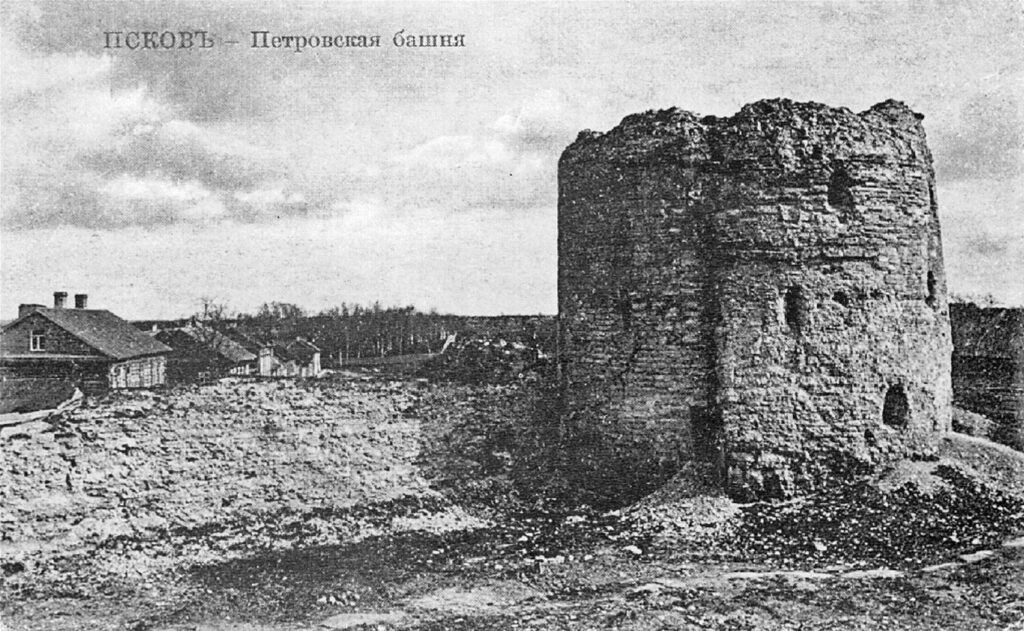 Михайловская башня на старой открытке